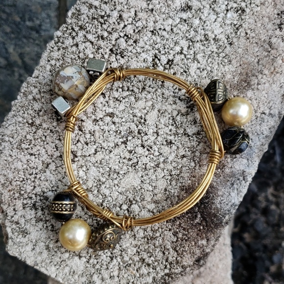 HANDMADE Metallic Gold Black Stone And Bead Wire Bracelet - Picture 2 of 7